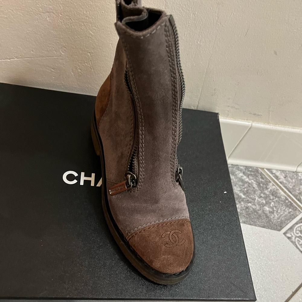 Chanel boots in very good condition comes with a box and dust bag